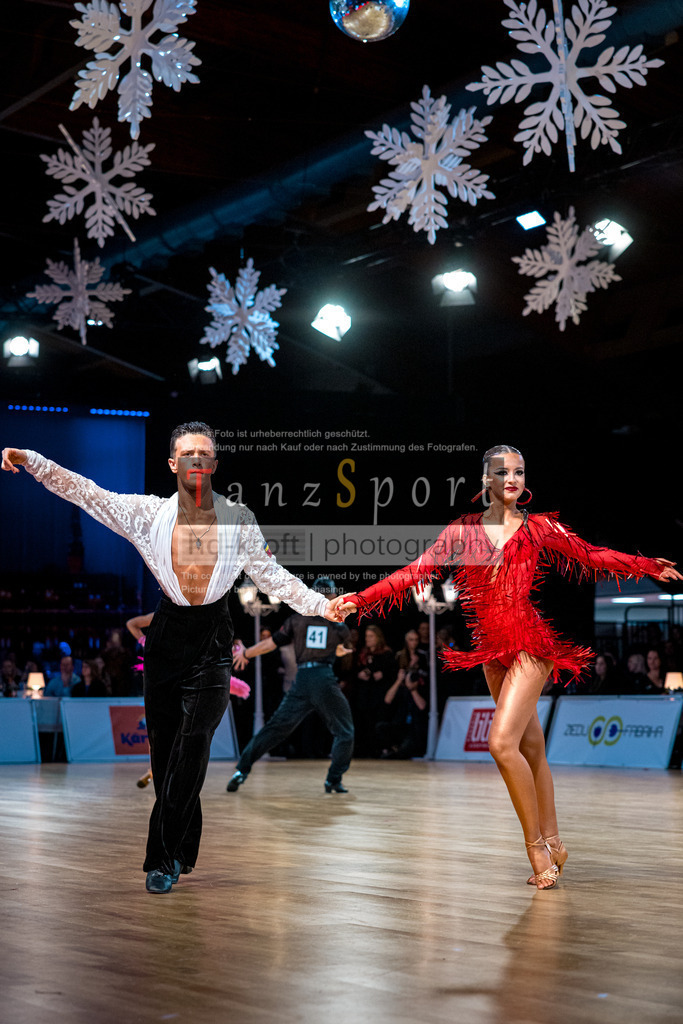 20251213_Baltic-GP_2206-2 | Tanzsportbilder, Standardtanz, Lateintanz, WDSF, DTV, LTVB, dancecomp, goc, hessen tanzt, blaues band der spree, walzer, tango, wiener walzer, slowfox, quickstepp, samba, rumba, cha-cha-cha, paso doble. jive, hd-kroft photography, turniertanzsport