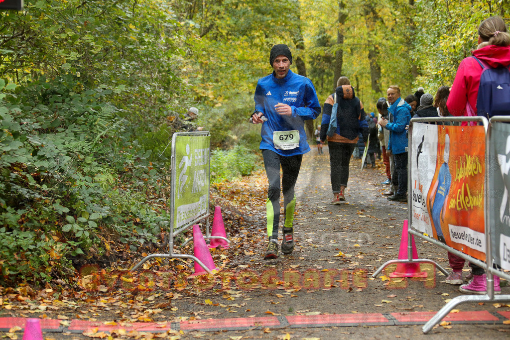 251026_1228_EX1_0481 | Sportfotografie im Rhein-Sieg Kreis, Köln, Bonn, NRW, Rheinland Pfalz, Hessen, etc. Unser Tätigkeitsfeld umfasst den Laufsport vom Volkslauf über den Marathon, Duathlon, Triathon bis zum Ultralauf wie Kölnpfad Ultra oder Schindertrail.