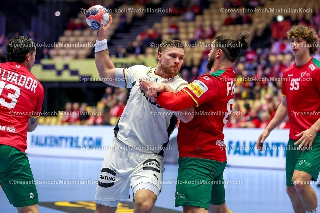 EHF22012601034 | 22.01.2026, Handball, Men's EHF EURO 2026, Deutschland - Portugal, Jyske Bank Boxen in Herning, Dänemark, Main Round:  Johannes Golla (Germany #04) im Zweikampf gegen   Luis Diogo Sousa Frade (Portugal #82)