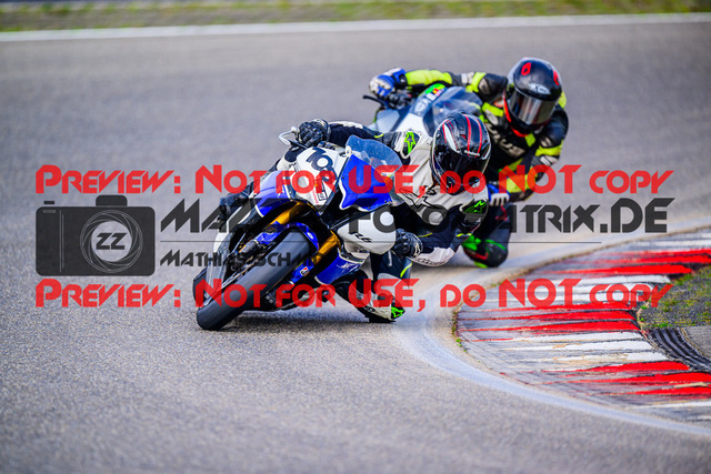 MaZZes_FotoMatrix_240910_6007705_7093 | WEISS