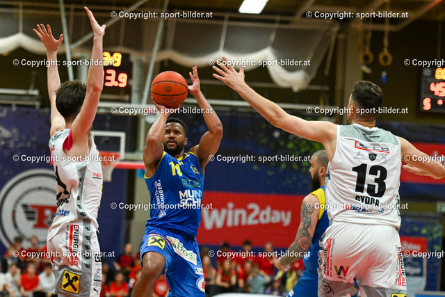 AUT, BSL, Basketball Flyers Wels vs SKN St.Poelten | 03.05.2023, Raiffeisen Arena Wels, AUT, BSL, Flyers Wels vs SKN St.Poelten, im Bild Elvir Jakupovic (Flyers), Arvydas Gydra (Flyers) vs Michael Holton Jr. (St.Poelten)


// BSL, Basketball Super League Match between Raiffeisen Flyers Wels and SKN St.Poelten in Wels, Austria on 2023/05/03