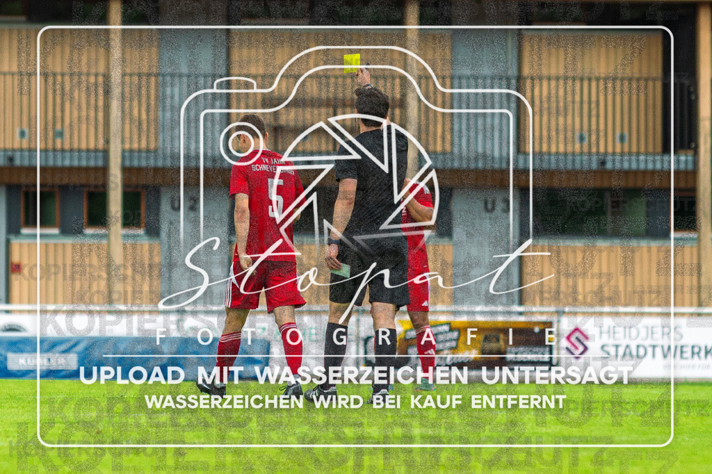 Landesliga Herren LG - TV Jahn Schneverdingen vs. MTV Eintracht Celle | Bjarne Kämmer (TV Jahn Schneverdingen #5), Henrik Specht (Schiedsrichter); Landesliga Herren LG - TV Jahn Schneverdingen vs. MTV Eintracht Celle am 06.06.2026 in Osterwaldstadion, Schneverdingen - Realisiert mit Pictrs.com