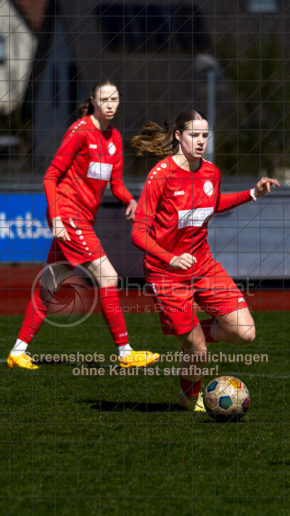 20250406_143034_0302 | Larissa Wiedmann (1.FC Donzdorf #03)1.FC Donzdorf (rot) vs. SV Jungingen (schwarz), Fussball, Frauen-Verbandsliga Württemberg, 16. Spieltag, Saison 2024/2025, Rasenplatz Lautertal Stadion, Süßener Straße 16, 73072 Donzdorf, 06.04.2025 - 13:00 Uhr,Foto: PhotoPeet-Sportfotografie/Peter Harich