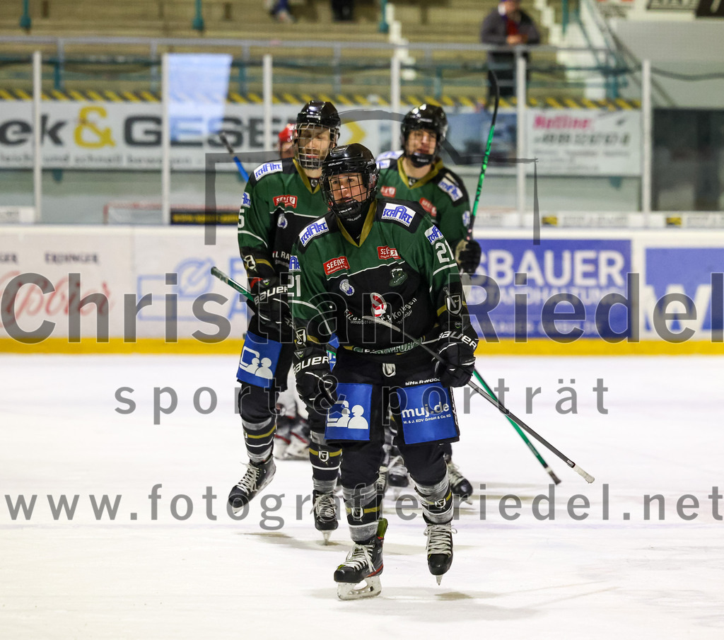 2023-01-06_068_TSV_Erding_gegen_ERV_Schweinfurt | Erding, Deutschland, 06.01.2023:
Eishockey, Bayernliga 2022 / 2023, 26. Spieltag, TSV Erding gegen ERV Schweinfurt, Endergebnis: 7:3

Florian Zimmermann (Erding Gladiators, #5), Erik Modlmayr (Erding Gladiators, #21)

Foto: Christian Riedel / fotografie-riedel.net