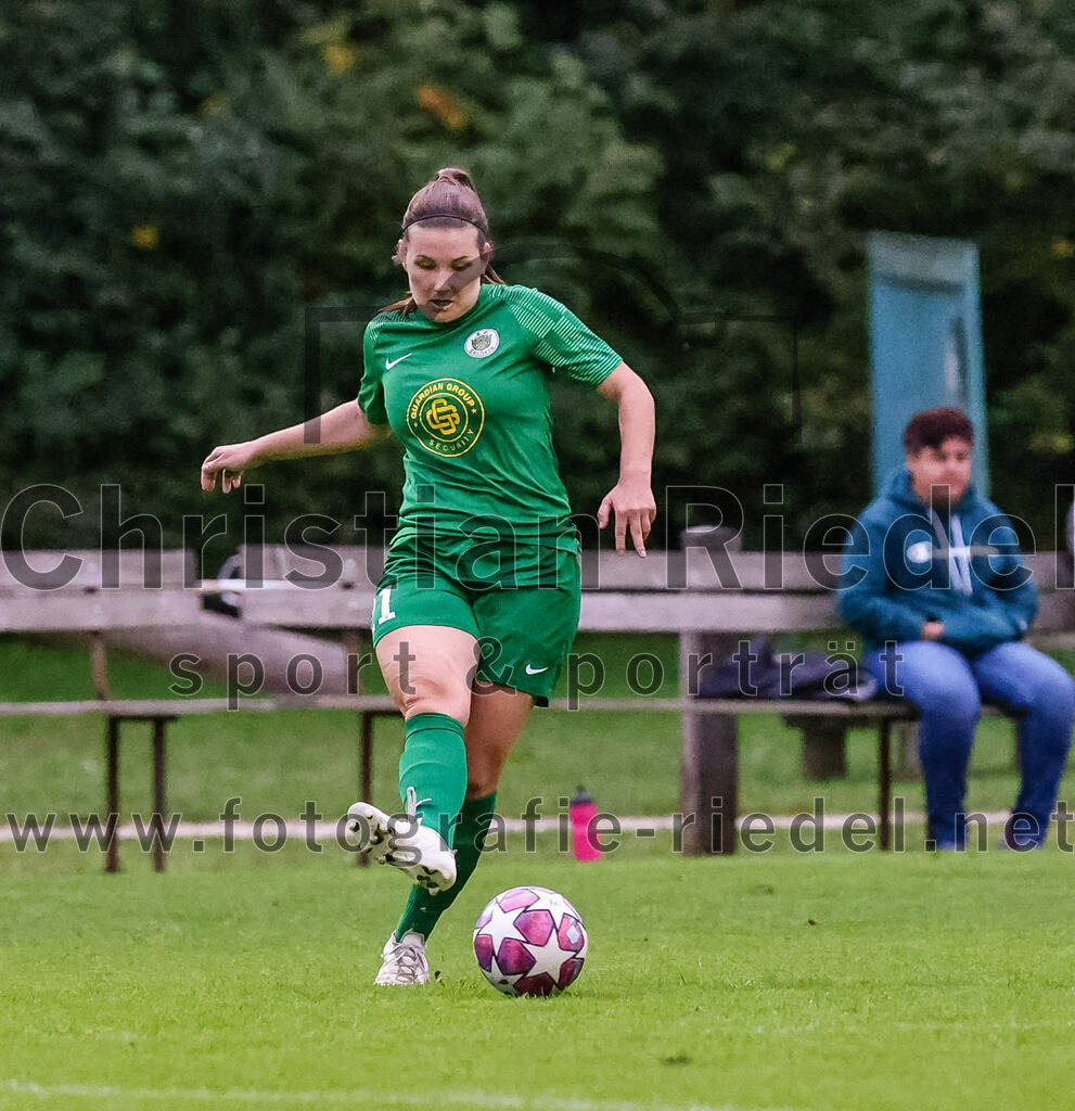 2023-10-07_090_FC_Forstern_gegen_TSV_Schwaben_Augsburg | Forstern, Deutschland, 07.10.2023:
Fußball, Frauen Bayernliga 2023 / 2024, 6. Spieltag, FC Forstern gegen TSV Schwaben Augsburg, Endergebnis: 1:6

Vanessa Meingaßner (FC Forstern, #21)

Foto: Christian Riedel / fotografie-riedel.net