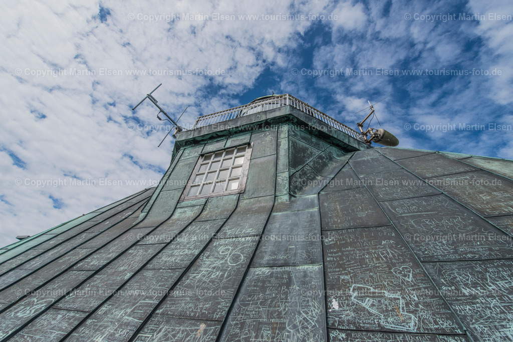 Neuwerk_ELS1349260716 | Insel Neuwerk - Aufnahmedatum: 19.07.2016, Aufnahmehöhe:  m, Koordinaten:  - , Bildgröße: 7360 x  4912 Pixel - Copyright 2016 by Martin Elsen, Kontakt: Tel.: +49 157 74581206, E-Mail: info@schoenes-foto.deSchlagwörter:Nordsee, Watt, Wattenmeer, Gezeiten, Hamburg, Küste, Insel, Leuchtturm Martin Elsen, Wattwagen,Wattfahrt,Wattwandern,Kinder, - Realisiert mit Pictrs.com