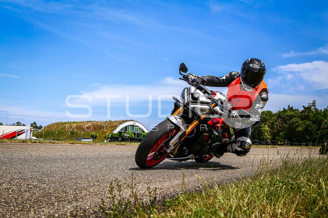 0002-260530DCB-105_2 | Deine Full-Service-Agentur für ✔️Videoproduktionen und ✔️Motorsportfotografie Jetzt Angebot anfragen!