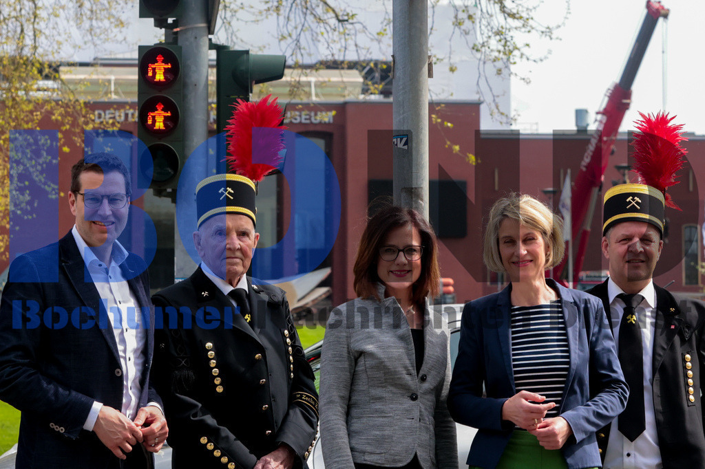 Bergmann-Ampel vor dem Deutschen Bergbaumuseum {date} -  | {headline}



(Foto: Sebastian Sendlak / BOND)

 - Realisiert mit Pictrs.com