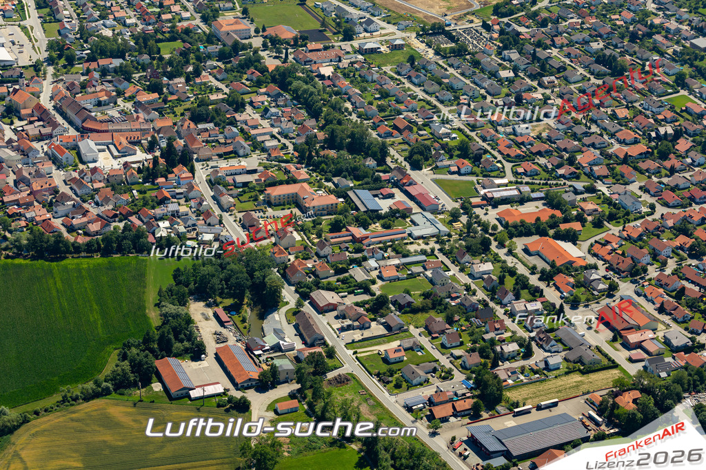 Aktuelles Luftbild von  Eichendorf - Die Luftaufnahme wurde 2022 mittels UL-Flugzeug erstellt ( keine Drohne ) - hochauflösende Kamera-Systeme von  Canon -Beste Qualität - Für grossformatige Ausdrucke geeignet. Die Geschenkidee !