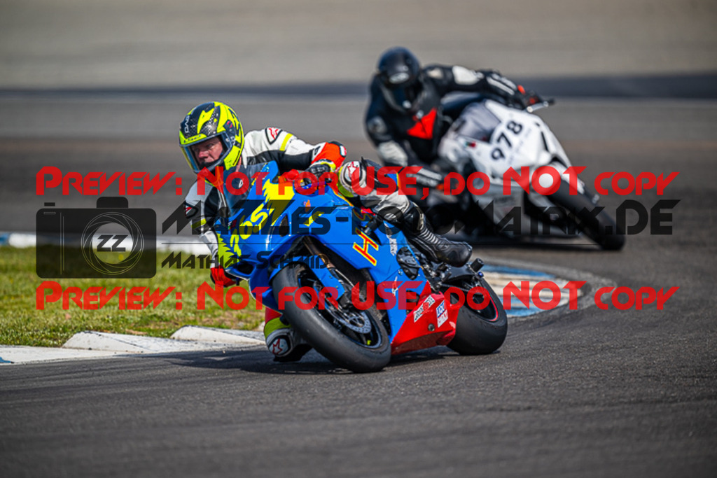 MaZZes_FotoMatrix_230410_7992 | ROT