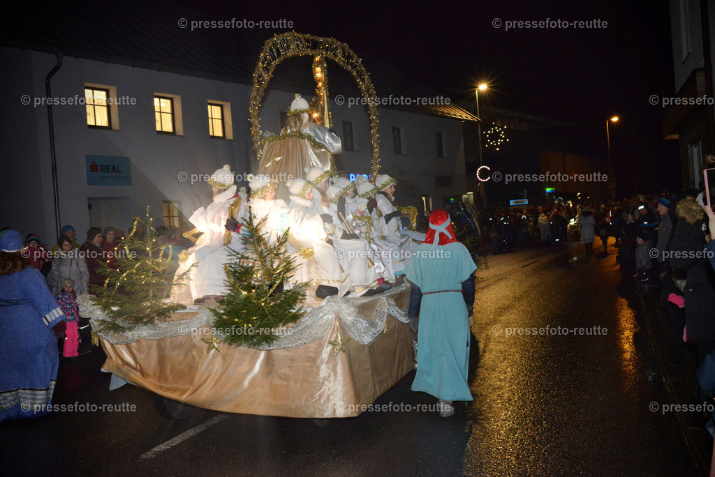 -news-2022-Dez05-Nikolo-Einzug-Lechaschau-WTV_6301 | Info aus dem Bezirk Reutte/Ausserfern Tirol sowie eine umfangreiche Bilddatenbank über die gesamte Region: Lechtal, Talkessel Reutte, Tannheimertal, Zwischentoren. Lech, Plansee, Zugspitze, Grenztunnel, B179, Fernpassstraße, Verkehr, Lawinen, Tradition, - Realisiert mit Pictrs.com