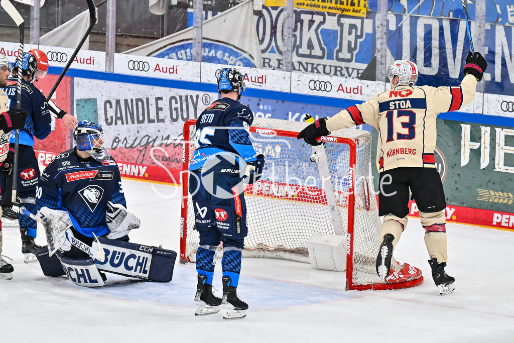 ERC Ingolstadt - Nuernberg Ice Tigers | Jubel der Gaeste nach dem Treffer zum 3-4 durch Owen HEADRICK (Nuernberg Ice Tigers 47) / Tor / Torschuetze / Freude / Happy / DEL: ERC Ingolstadt - Nuernberg Ice Tigers, Saturn Arena am 21.03.2025