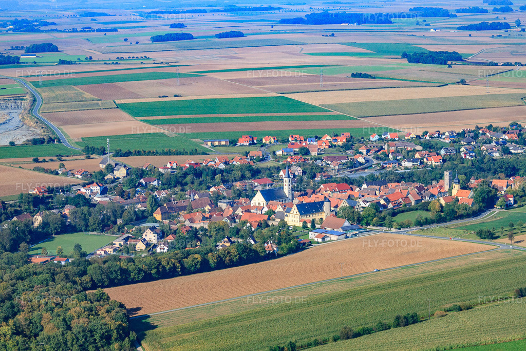 Luftbild: Kirche Mariä Himmelfahrt und Schloss Aub in Aub im Bundesland Bayern in Deutschland. Foto: IMG_45676-1723.jpg vom 25.09.2011 durch Werner Riehm/FLY-FOTO.de