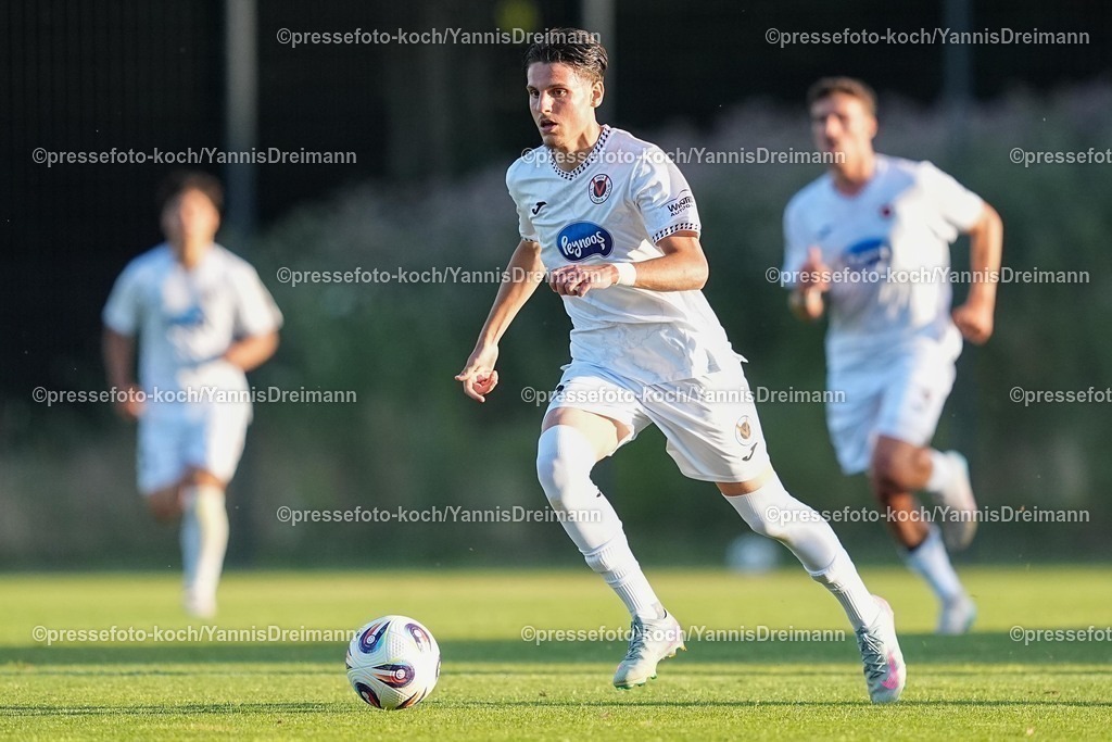 xYDR04072501071 | 04.07.2025, xydrx, Fußball, FC Viktoria Köln - SC Wiedenbrück, Testspiel, Trainingsplatz Pohlstadtsweg: Benjamin Avzii (Viktoria Köln #16)