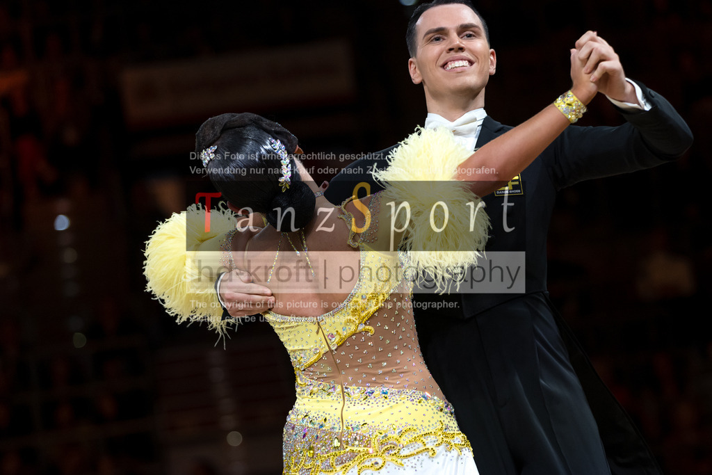 20241109_DM-Formationen_6947 | Tanzsportbilder, Standardtanz, Lateintanz, WDSF, DTV, LTVB, dancecomp, goc, hessen tanzt, blaues band der spree, walzer, tango, wiener walzer, slowfox, quickstepp, samba, rumba, cha-cha-cha, paso doble. jive, hd-kroft photography, turniertanzsport