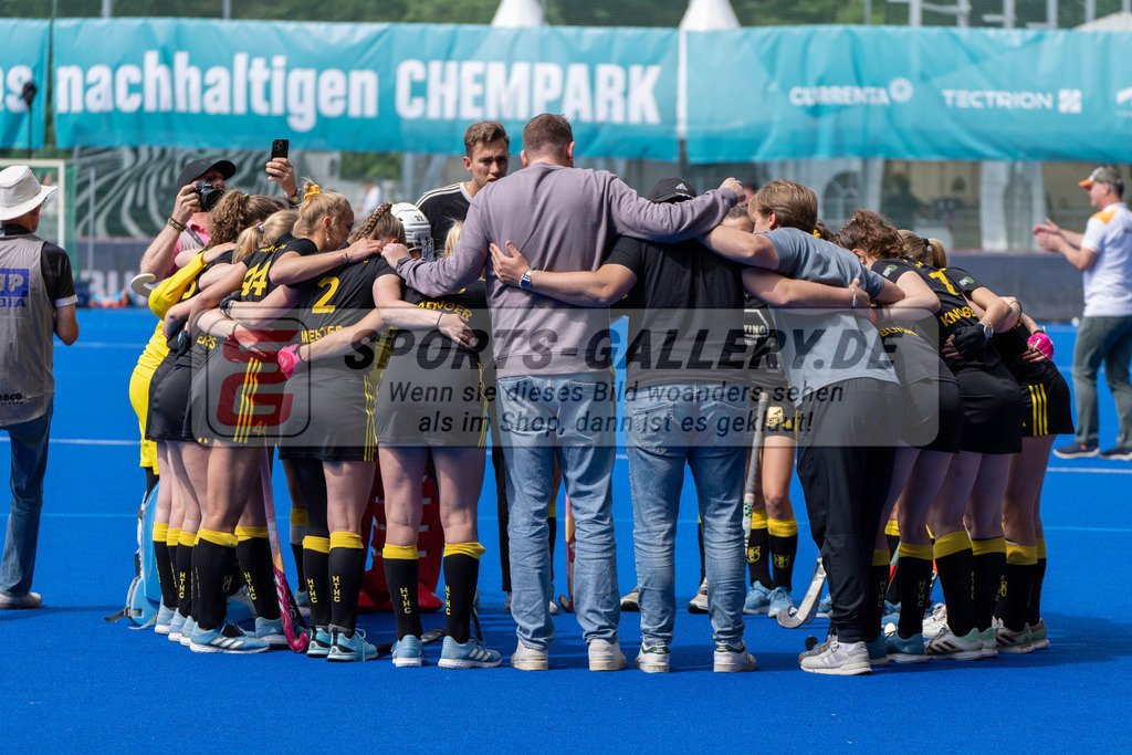 Final4_20250601-1030-HK108213 | Krefeld, Deutschland, 01.06.2025:  Feldhockey Final4 2025 – „Deutsche Feldhockey-Meisterschaften 2025“ Harvestehuder HTC - Düsseldorfer HC (Finale Damen) im Gerd-Wellen-Hockeyanlage am 01.06.2025 in Krefeld, Deutschland. (Foto von Kramhöller/Fehrmann/Kaste)Krefeld, Germany, 01.06.2025: Feldhockey Final4 2025 – „Deutsche Feldhockey-Meisterschaften 2025“ Harvestehuder HTC - Düsseldorfer HC (Finale Damen) in Gerd-Wellen-Hockeyanlage at 01.06.2025 in Krefeld, Deutschland. (Foto from Kramhöller/Fehrmann/Kaste)