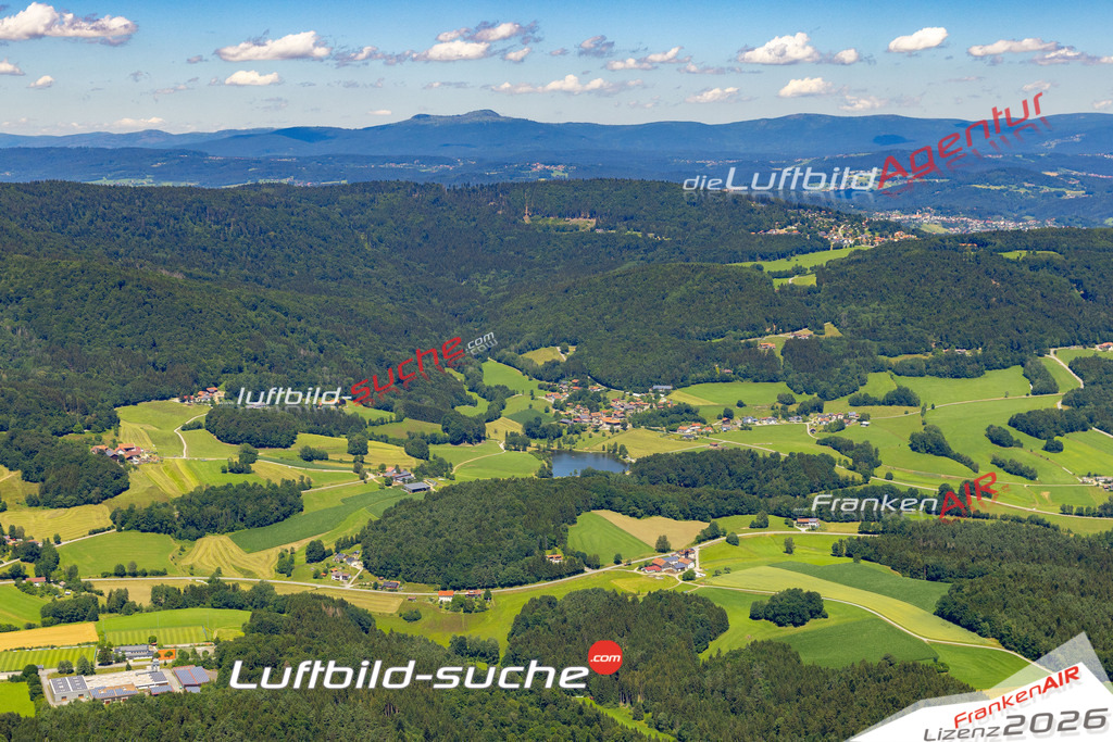Das Luftbild der Stadt Zenting wurde 2022 vom Flugzeug heraus erstellt (keine Drohnen-Aufnahmen) Aufnahmehöhe ca.450 Meter- hohe Bildauflösung und Druck-Qualität. Garantiert!
