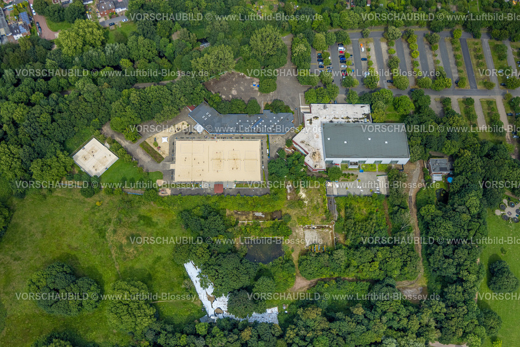 Duisburg240704622-West | Luftbild, Duisburg-West, Volleyball Beach Arena Toeppersee, Hallenbad Toeppersee, Wiesen und grüne Bäume,Parkplatz, Rumeln-Kaldenhausen, Duisburg, Ruhrgebiet, Nordrhein-Westfalen, Deutschland