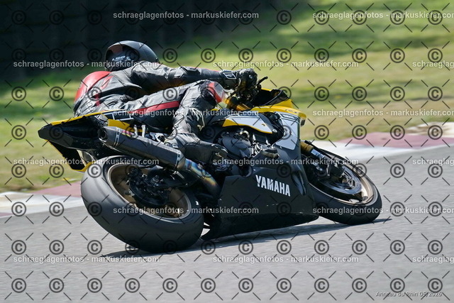 26BT02-1452 | markuskiefer.com - Realisiert mit Pictrs.com
