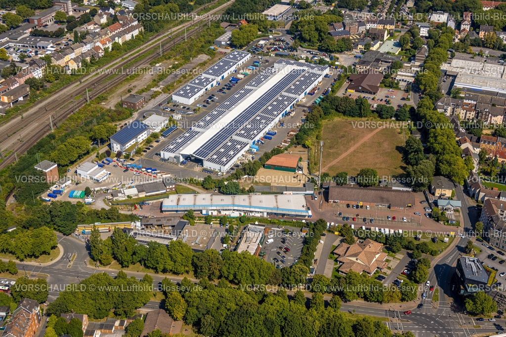 Gelsenkirchen240809121GE-Sued | Luftbild, Gelsendienste Containerdienst Hallen mit Solardach, Brachfläche, Ückendorf, Gelsenkirchen, Ruhrgebiet, Nordrhein-Westfalen, Deutschland
