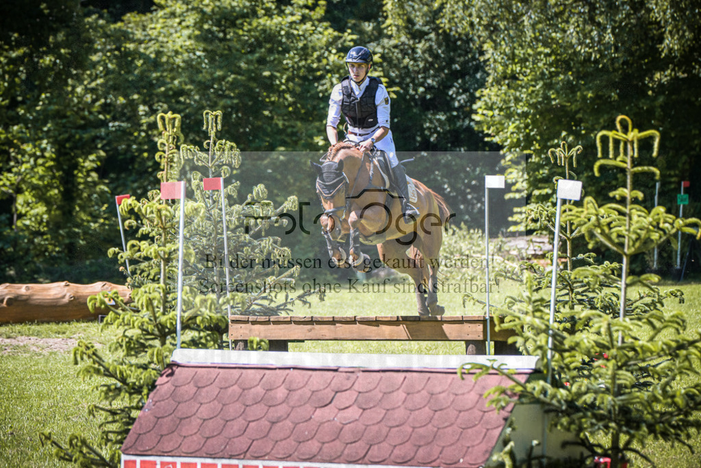 DOS_2349 | Entdecke hochwertige Reitturnierfotos von Foto Oger. Professionell, emotional und authentisch – jetzt Lieblingsmomente im Shop bestellen.Deutschlandweite Turnierfotografie. - Realisiert mit Pictrs.com