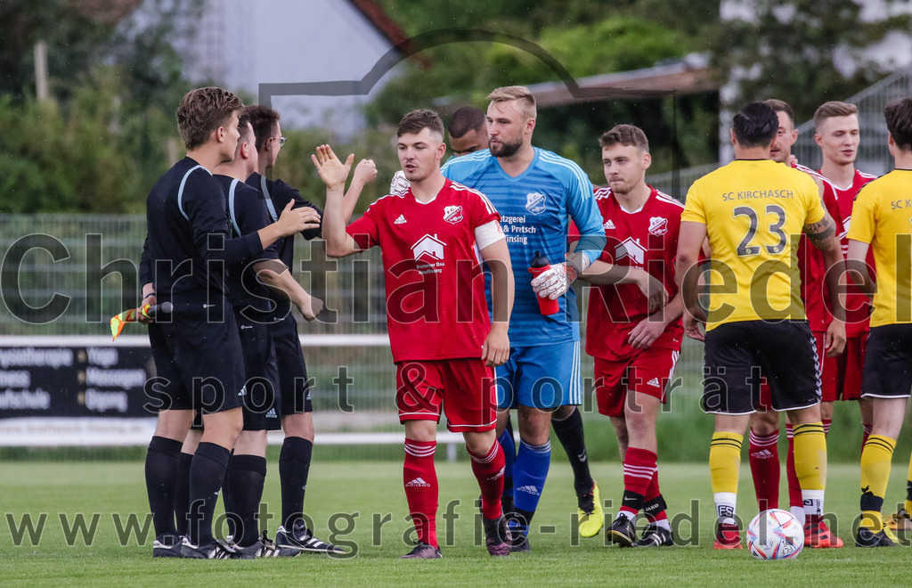 2023-07-29_001_FC_Finsing_gegen_SC_Kirchasch | Finsing, Deutschland, 29.07.2023:
Fußball, Kreisliga 2023 / 2024, 1. Spieltag, FC Finsing gegen SC Kirchasch, Endergebnis: 0:2

Schiedsrichter Gerhard Ferlisch, Leonhard Hölzl (FC Finsing, #5), Torwart Daniel Schröder (FC Finsing, #1), Patrick Forchhammer (FC Finsing, #13)

Foto: Christian Riedel / fotografie-riedel.net