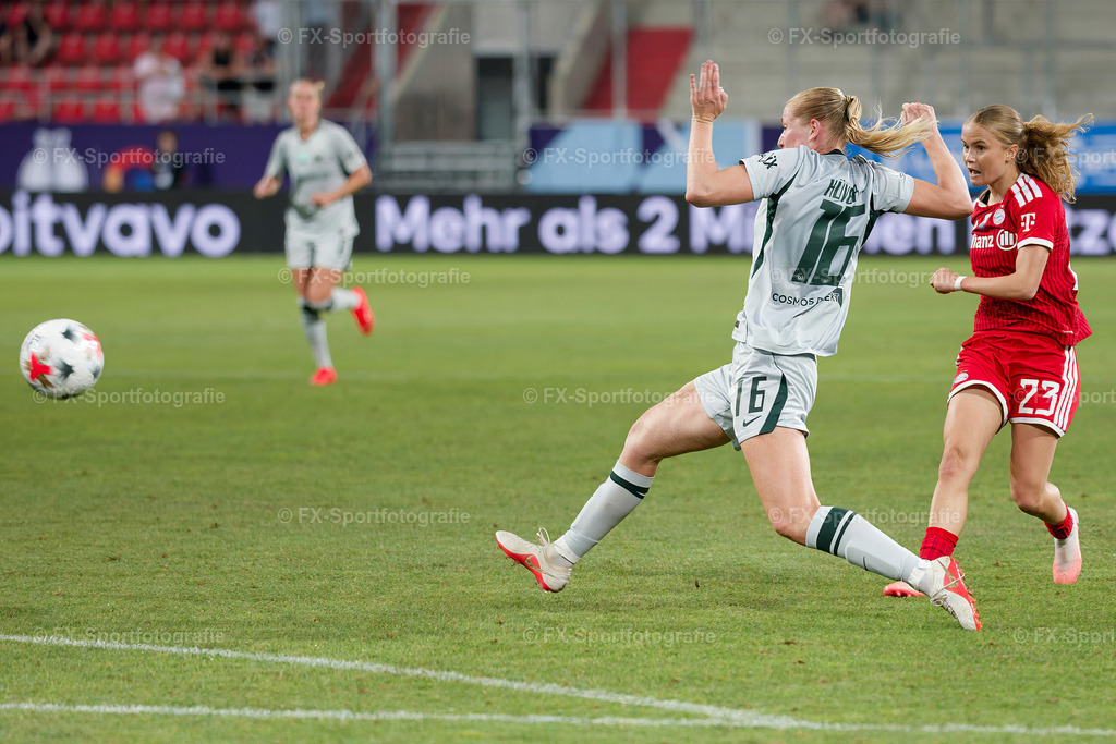 Supercup-Frauen-Bayern-Muenchen-vs-VfL-Wolfsburg 086 | Sportfotos und Eventgalerien von FX-Sportfotografie. Bilder von Fußball, Vereinsveranstaltungen und Events direkt ansehen und als Download bestellen. - Realisiert mit Pictrs.com