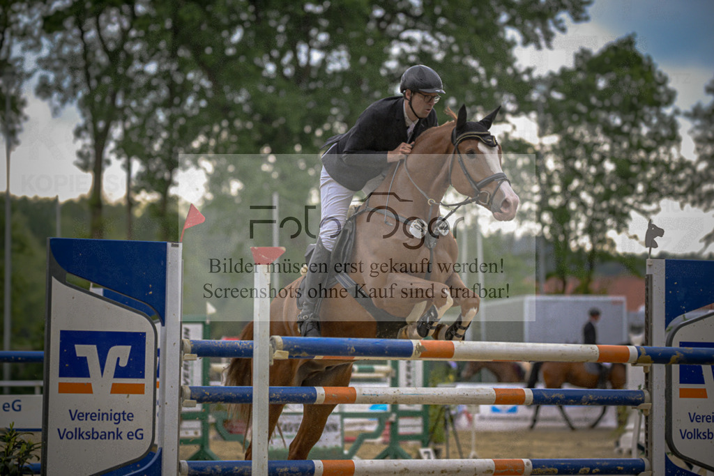 20240505-DOS_2589 | Entdecke hochwertige Reitturnierfotos von Foto Oger. Professionell, emotional und authentisch – jetzt Lieblingsmomente im Shop bestellen.Deutschlandweite Turnierfotografie. - Realisiert mit Pictrs.com