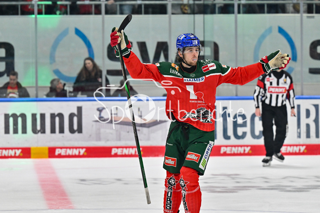 Augsburger Panther - Düsseldorfer EG | Jubel der Panther nach dem Treffer zum 4-0 durch Alexander OBLINGER (Augsburger Panther #50)  / Freude / Happy / Tor / Torschuetze / DEL: Augsburger Panther - Düsseldorfer EG, Curt Frenzel Stadion am 13.12.2024 / Thomas SCHEMITCH (Augsburger Panther #62)