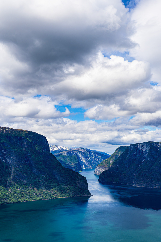Blick vom Stegastein über den Aurlandsfjord in Norwegen | Blick vom Stegastein über den Aurlandsfjord in Norwegen.