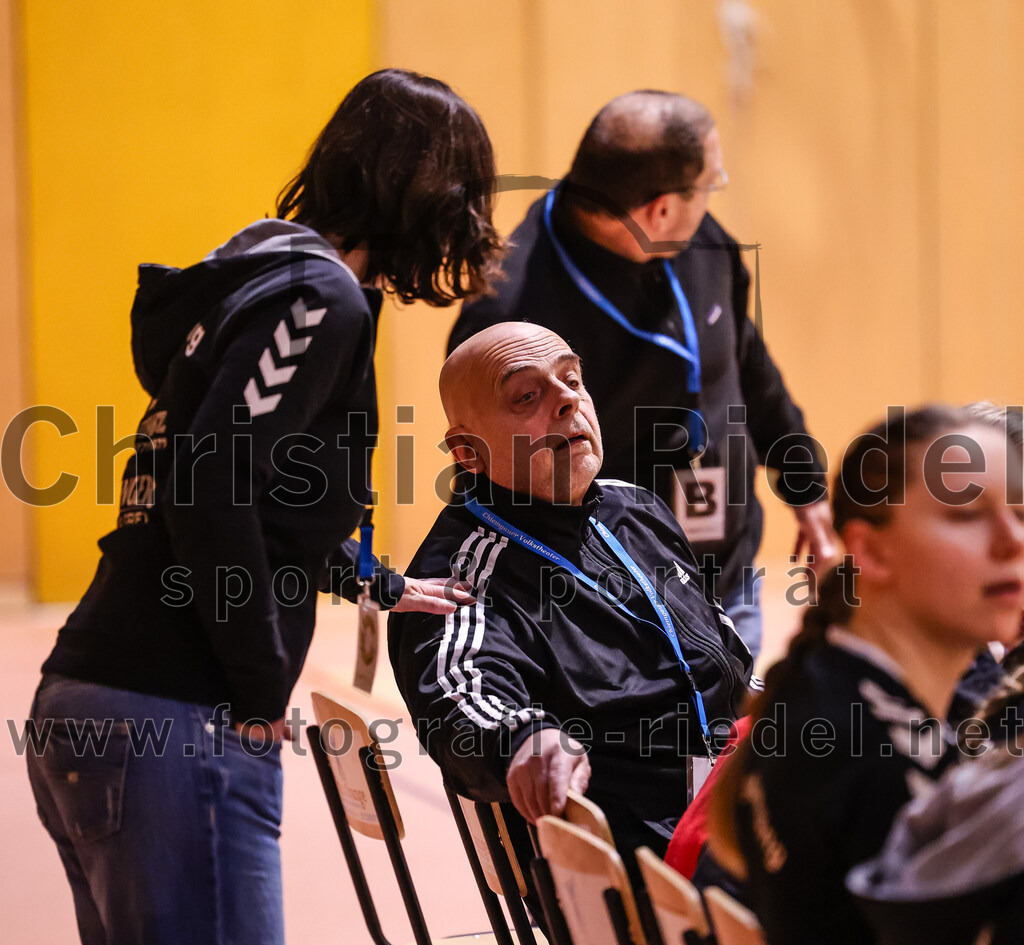 2025-01-18_082_SpVgg_Altenerding_gegen_TV_Altoetting | Erding, Deutschland, 18.01.2025:Handball, Bezirksoberliga Frauen Altbayern 2024 / 2024, 11. Spieltag, SpVgg Altenerding gegen TV Altötting, Endergebnis: 19:24Trainer Grit Kschischow (SpVgg Altenerding), Trainer Michael Wienerl (SpVgg Altenerding)Foto: Christian Riedel / fotografie-riedel.net