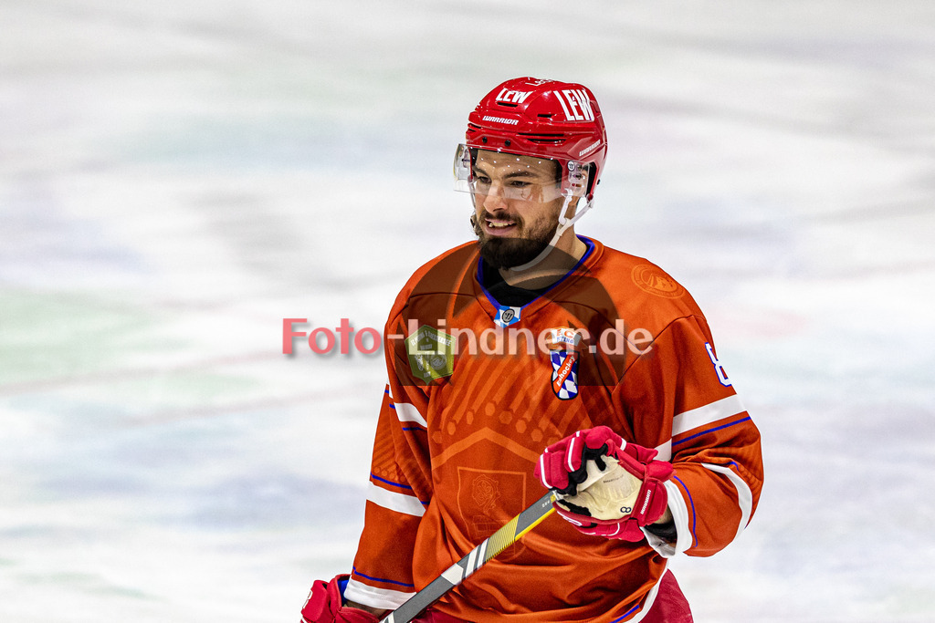 EC Peiting gegen SC Riessersee | Benefizspiel für Bad Bayersoien, EC Peiting gegen SC Riessersee,
Felix BRASSARD (ECP 8) Portrait,
2023-10-24 in Peiting (Eisstadion)
8 Felix BRASSARD (ECP 8)
Copyright: WolfgangxLindner foto-lindner.de