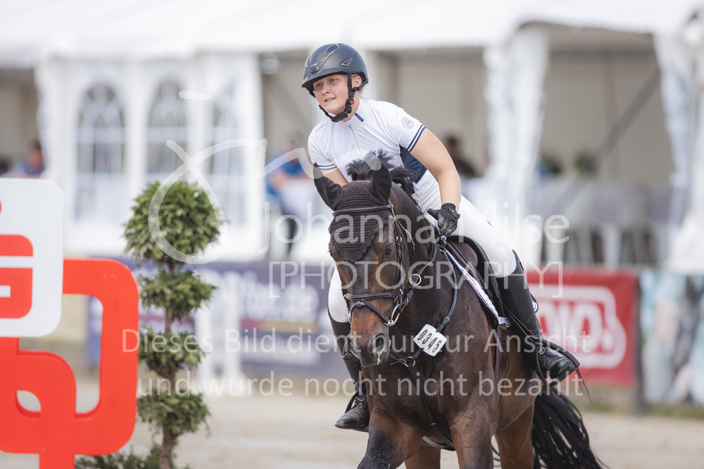 220612_LüPfSpTa_Punkte-L-542 | Lützower Pferdesporttage
Punktespringprüfung Kl.L mit Joker geschlossen
12.06.2022