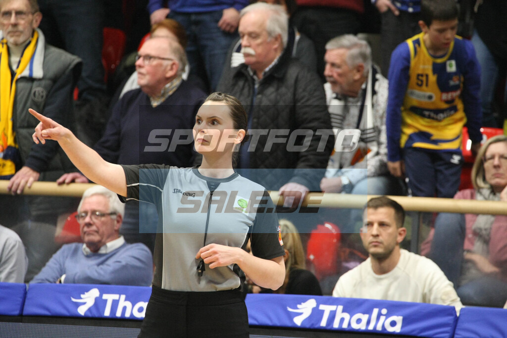 Phoenix Hagen - Nürnberg Falcobns | Schiedsrichterin - © Sportfoto-Sale (MK) - Realisiert mit Pictrs.com