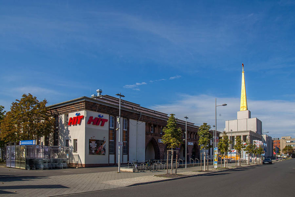 Alte Messe - Blick zum Stadtarchiv Leipzig | Entdecke über 20 Kategorien Leipzig-Motive: Foto-Downloads, hochwertige Poster, Leinwand- & Fine-Art-Prints. Jetzt Lieblingsfoto im Bildlexikon Leipzig Shop bestellen!