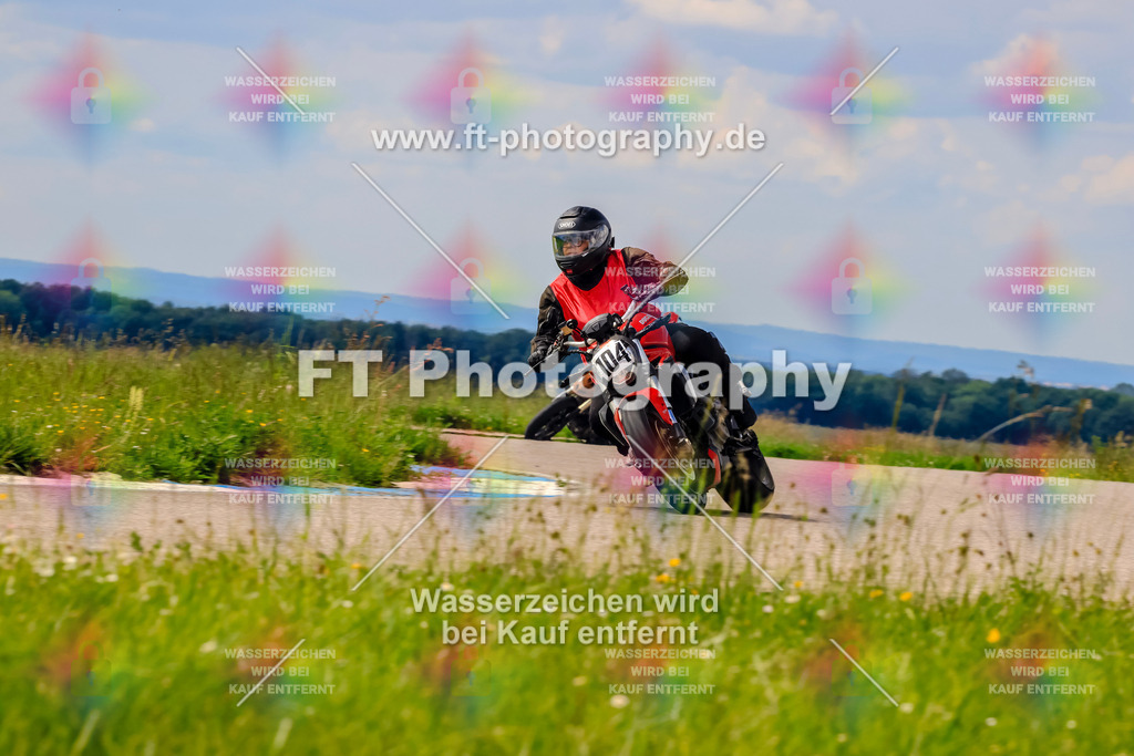 MotoTeam-0844 | Hier findet Ihr Bilder von Touristenfahrten auf der Nürburgring Nordschleife oder von anderen Veranstaltungen die ich besucht habe. Viel Spass beim Durch Schauen 