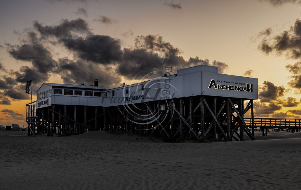 Arche Noah | Nordsee,Urlaub,Sonne,Meer,Sand,Pfahlbauten,Ording,Böhl,Dorf,Bad,Kite,Drachen,Wattenmeer, Erholung,Schleswig-Holstein,SPO,Sankt Peter, Westerheversand, Leuchtturm Westerhever, Leuchtturm Böhl, 54 Grad , Strandbar, Silbermöwe - Realisiert mit Pictrs.com