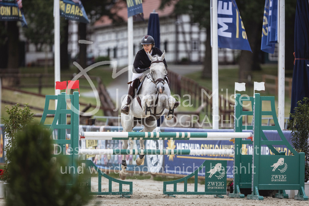 240712_BHO_L-Springen-307 | Deine schönsten Turniermomente als professionelle Fotos! Entdecke hochwertige Pferdesport-Fotografie im Online-Shop. Jetzt Fotos finden & bestellen!