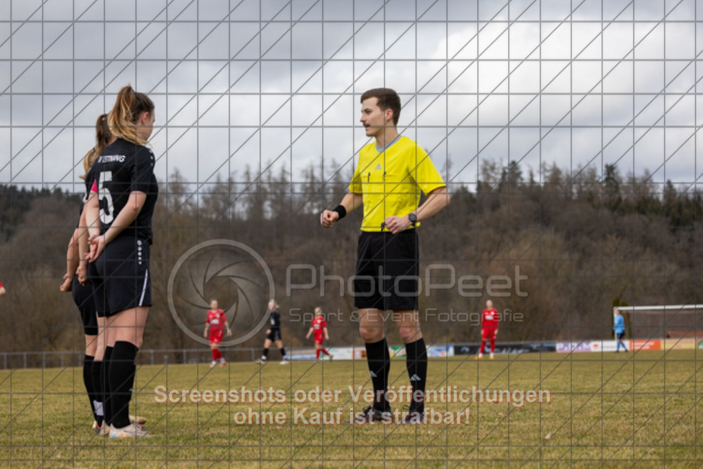 20250223_133318_0209 | #,1.FC Donzdorf (rot) vs. TSV Tettnang (schwarz), Fussball, Frauen-WFV-Pokal Achtelfinale, Saison 2024/2025, Rasenplatz Lautertal Stadion, Süßener Straße 16, 73072 Donzdorf, 23.02.2025 - 13:00 Uhr,Foto: PhotoPeet-Sportfotografie/Peter Harich