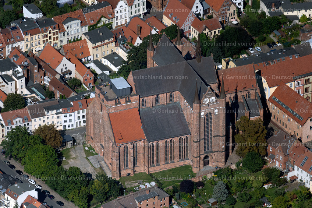 4062208 | WISMAR 08.09.2021 Kirchengebäude der St. Georgenkirche in Wismar im Bundesland Mecklenburg-Vorpommern, Deutschland. // Church building St. Georgenkirche in Wismar in the state Mecklenburg - Western Pomerania, Germany. Foto: Gerhard Launer