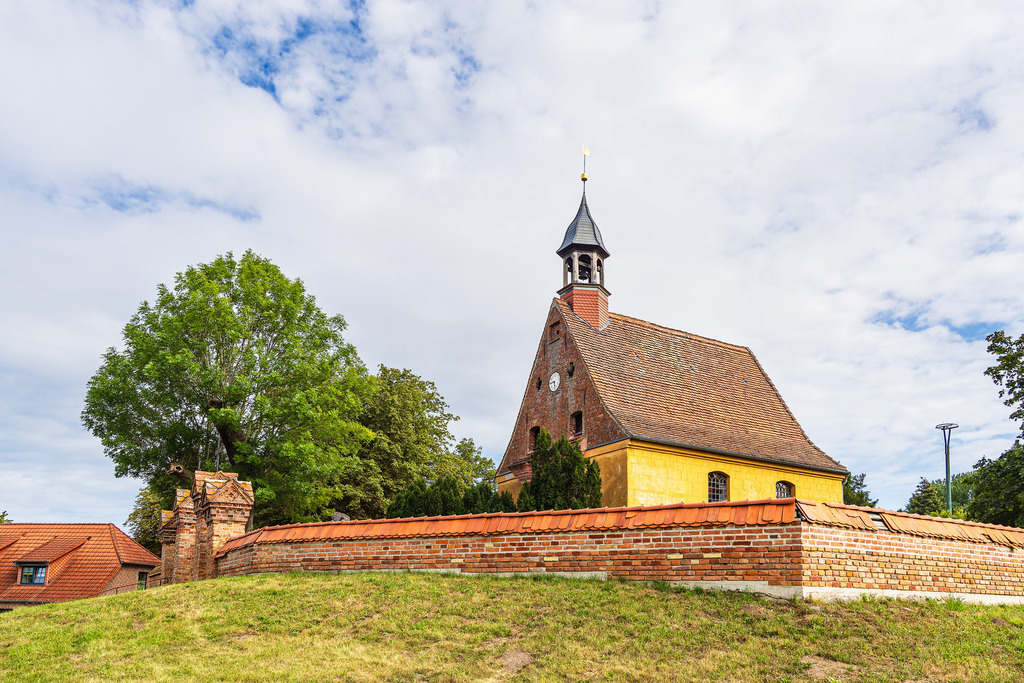 Kirche in Reez im Landkreis Rostock | Kirche in Reez im Landkreis Rostock.