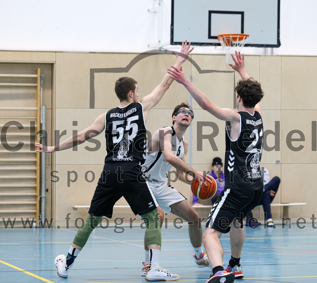 2023-03-26_051_TSV_Vaterstetten_gegen_Wacker_Knights_Burghausen | Vaterstetten, Deutschland, 26.03.2023:
Basketball, Bayernliga Herren Südost 2022 / 2023, 17. Spieltag, TSV Vaterstetten gegen Wacker Knights Burghausen, Endergebnis: 

Maximilian Rothe (TSV Vaterstetten, #6)

Foto: Christian Riedel / fotografie-riedel.net