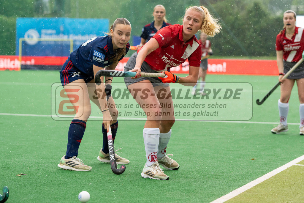 Final4_20240518-1427-0050 | Bonn, Deutschland, 18.05.2024: Charlotte Ritter (Duesseldorfer HC) in Aktion waehrend des Spiels der Deutsche Feldhockey-Meisterschaften 2024 zwischen Final 4 Damen Der Club an der Alster - Düsseldorfer HC im Bonner THV am 18.05.2024 in Bonn, Deutschland. (Foto von Stephan Fehrmann)

Bonn, Germany, 18.05.2024: Charlotte Ritter (Duesseldorfer HC) in action during the game of Deutsche Feldhockey-Meisterschaften 2024 between Final 4 Damen Der Club an der Alster - Düsseldorfer HC in Bonner THV at 18.05.2024 in Bonn, Deutschland. (Foto from Stephan Fehrmann)