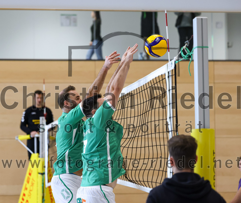 2022-11-12_073_TuS_Oberding_gegen_SC_Freising_II | Oberding, Deutschland, 12.11.2022:
Volleyball, Bezirksliga Ost 2022 / 2023, 7. Spieltag, TuS Oberding gegen MTV Pfaffenhofen II, Endergebnis: 3:2

Andre Paul (TuS Oberding, #5), Christian Sieracki (TuS Oberding, #7)

Foto: Christian Riedel / fotografie-riedel.net