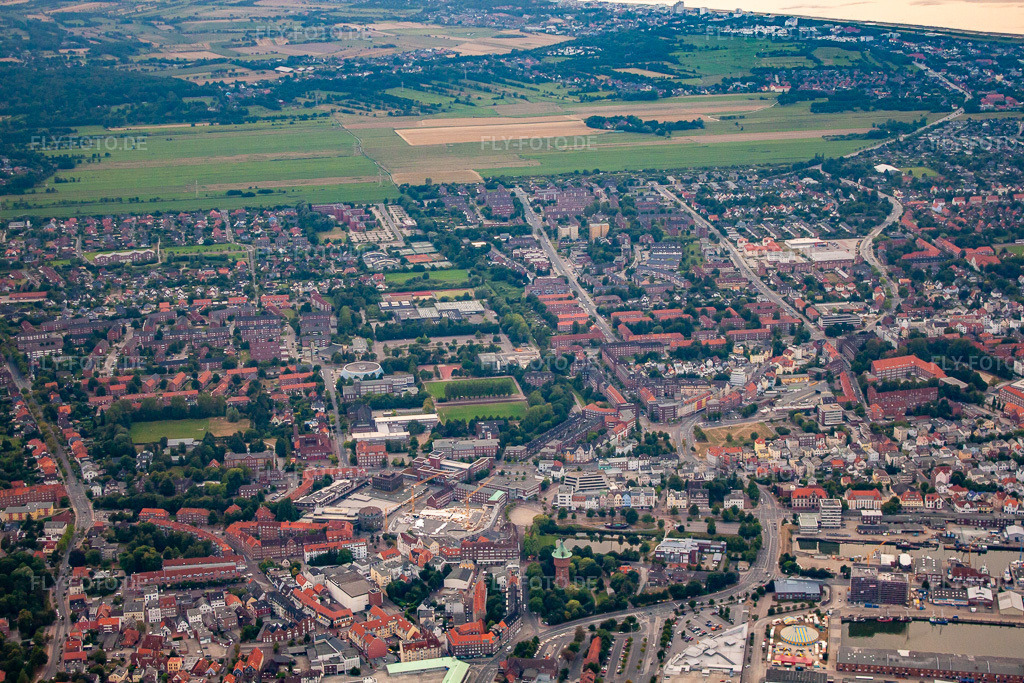 Luftbild: Ortsansicht von Osten in Cuxhaven im Bundesland Niedersachsen in Deutschland. Foto: IMG_70554.jpg vom 06.08.2014 durch Werner Riehm/FLY-FOTO.de