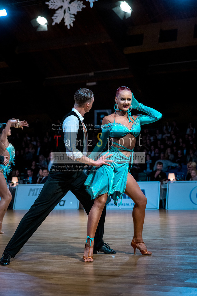 20251213_Baltic-GP_2235-2 | Tanzsportbilder, Standardtanz, Lateintanz, WDSF, DTV, LTVB, dancecomp, goc, hessen tanzt, blaues band der spree, walzer, tango, wiener walzer, slowfox, quickstepp, samba, rumba, cha-cha-cha, paso doble. jive, hd-kroft photography, turniertanzsport