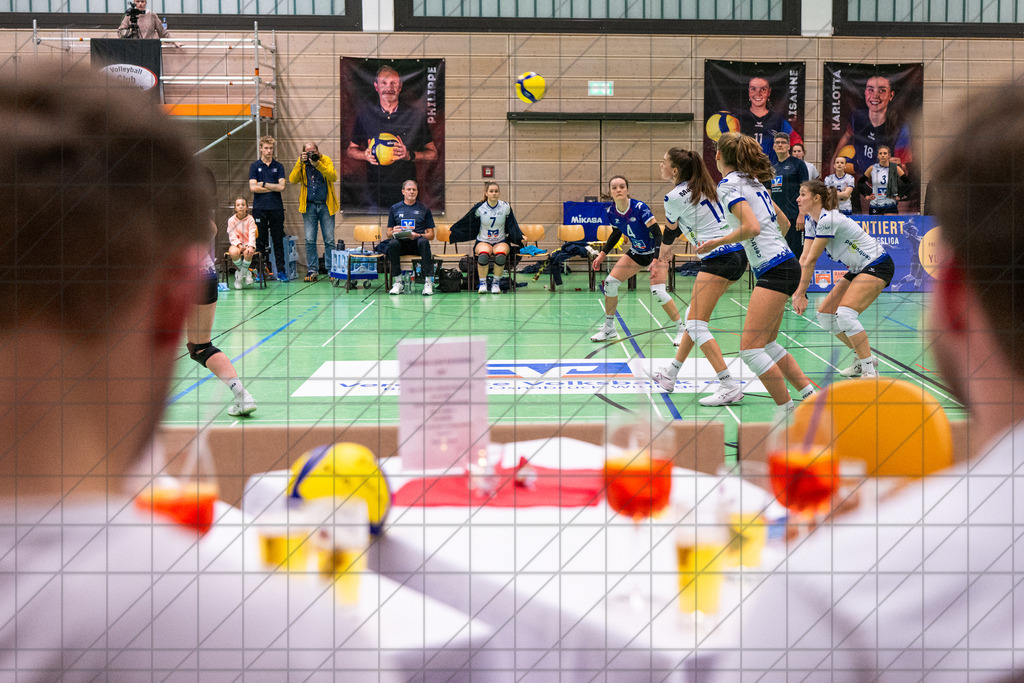 2. VBLF Nord 25/26 | Spiel 4053 | VC Osnabrück vs. TV Cloppenburg | //  13.12.25: 2. VBLF Nord 25/26 | Spiel 4053 | VC Osnabrück vs. TV Cloppenburg / Osnabrück / Deutschland  //   CREDIT:www.bullenfotos.de, Martin König, Hörner Weg 40, D-49078 Osnabrück, +4917663732967 // Nutzung und Weitergabe nur zu den vereinbarten Zwecken. Presseanfragen an Ersteller. Alle Rechte beim Ersteller. Honorierung nach MFM. - Realisiert mit Pictrs.com