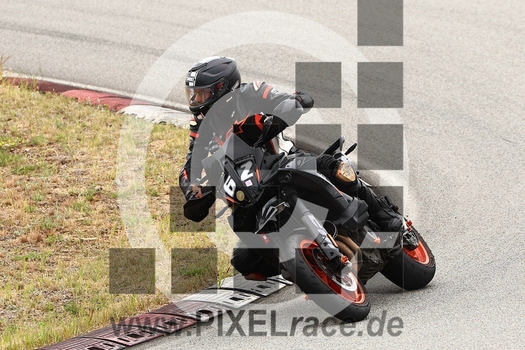 0062-20250705_12520 | Schöne Erinnerungen an spannende Momente - das festzuhalten ist unser Job. PIXELrace.de ist seit 2003 auf den Rennstrecken Europas unterwegs um die Action draußen beim Fahren und die wunderbare Stimmung imm Fahrerlager für euch einzufangen.
