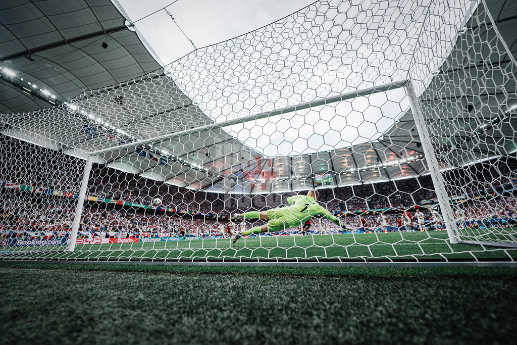 Fußball | Herren | UEFA-Fußball-Europameisterschaft 2024 | Gruppe B | Kroatien vs. Albanien | 19.06.2024 | Georges Mikautadze (#22, Georgien) verwandelt den Elfmeter gegen Jindrich Stanek (#1, Tschechien)