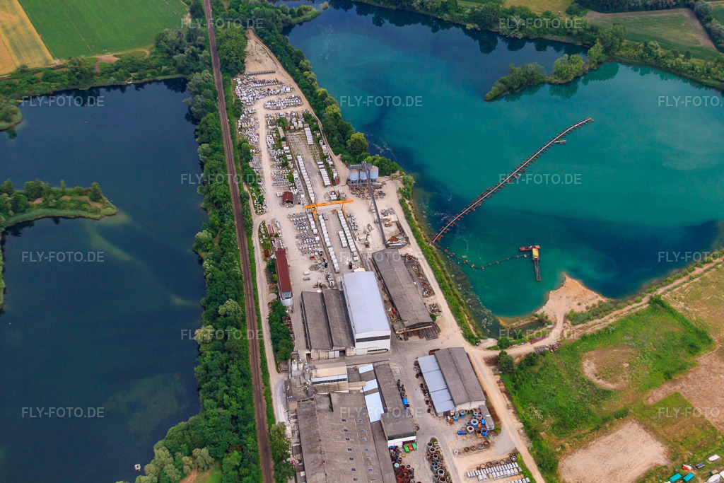 Luftbild: BERDING BETON GmbH am Vettersee und Schäfersee im Ortsteil Rheinsheim in Philippsburg im Bundesland Baden-Württemberg in Deutschland. Foto: IMG_29856.jpg vom 02.07.2010 durch Werner Riehm/FLY-FOTO.deBERDING BETON